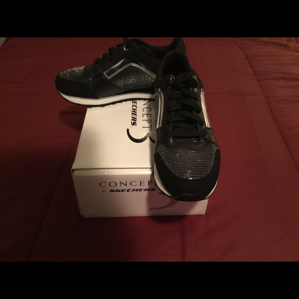 Women’s Skechers size 8.5 Black in new condition. Nice shoes.